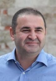 Şafak Sezer